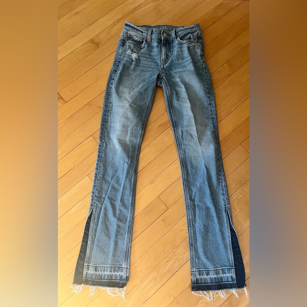 American Eagle stretch jeans. UNWORN! Smoke and pet free. Wonderful condition.